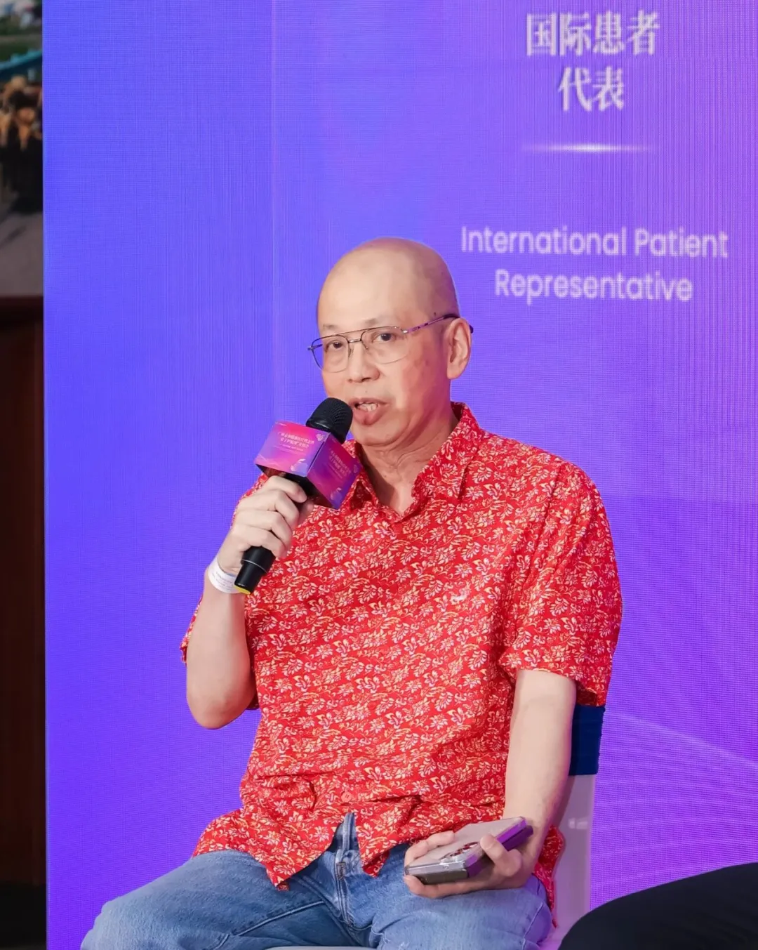 Mr. Henky, international patient from Indonesia, sharing his cross-border care experience at the roundtable