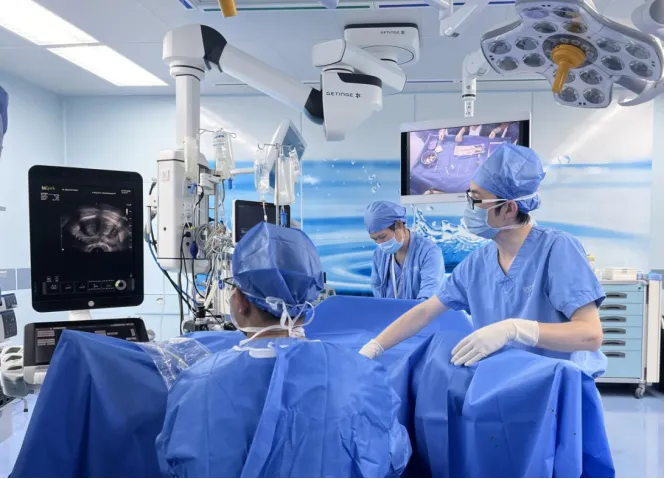 GCCC surgical team performing SpaceOAR hydrogel implantation in laminar flow OR